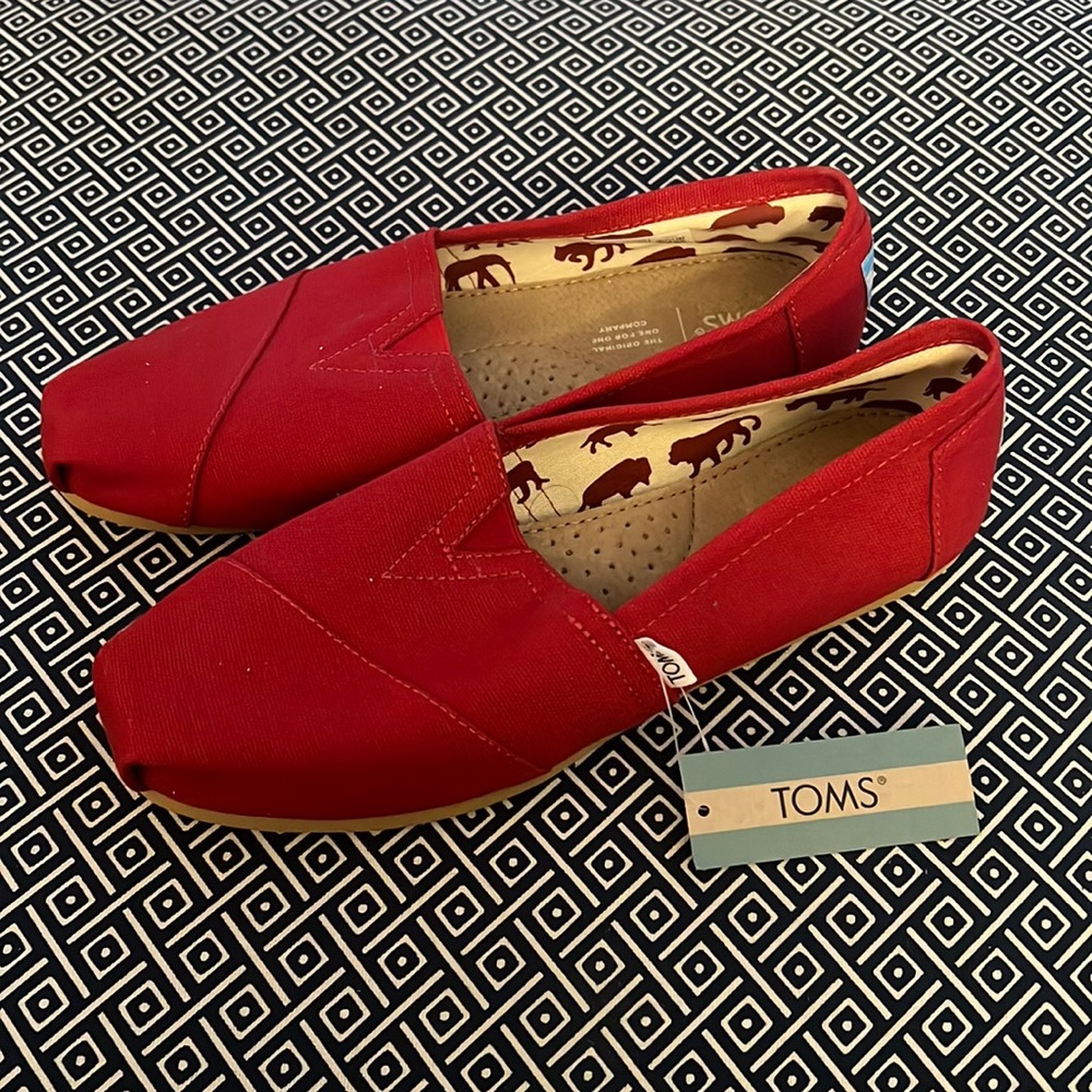 🦬🐅 NWT TOMS women’s shoes size 8.5
